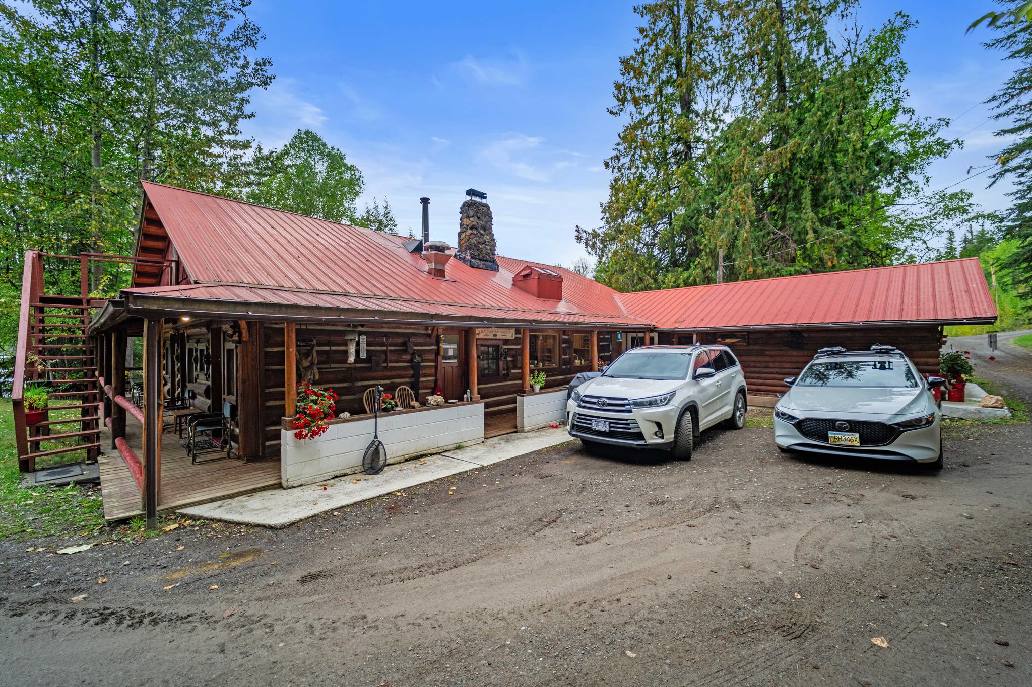 Lodge & Surroundings! 