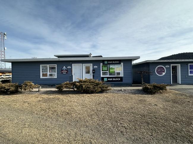 Prime Downtown Investment – 6 Unit Commercial Building in 100 Mile House , British Columbia 