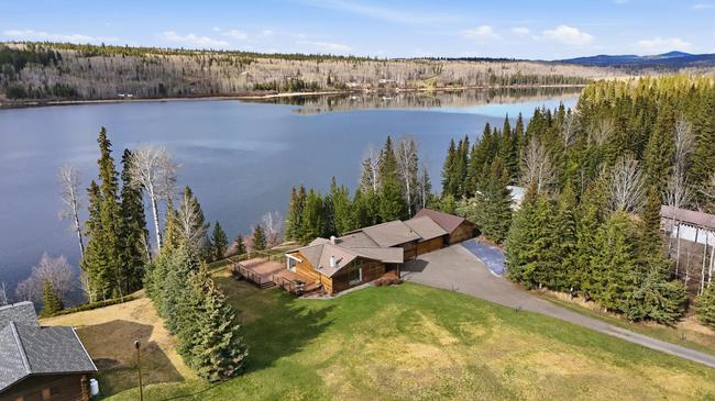 HORSE LAKE WATERFRONT ESTATE 6693 Sven Road, British Columbia V0K 1X3