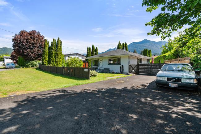 Charming 2-Bedroom Bungalow on Sunny Corner Lot Steps from the Fraser River , British Columbia V0X 1L0