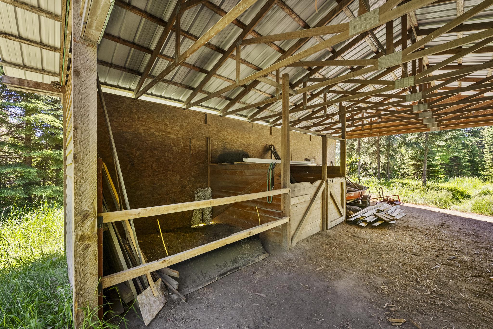 Horse - Barn
