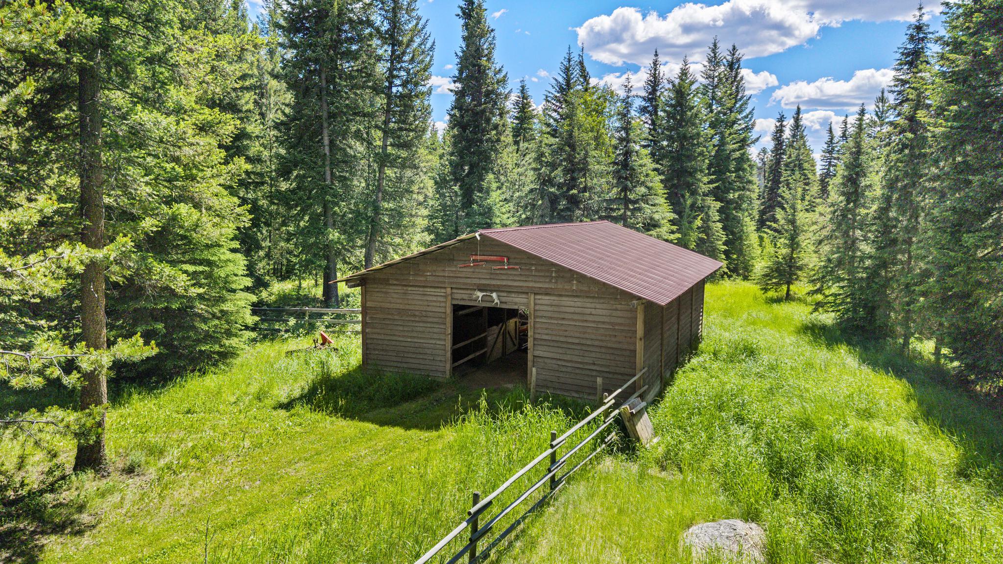 Horse - Barn