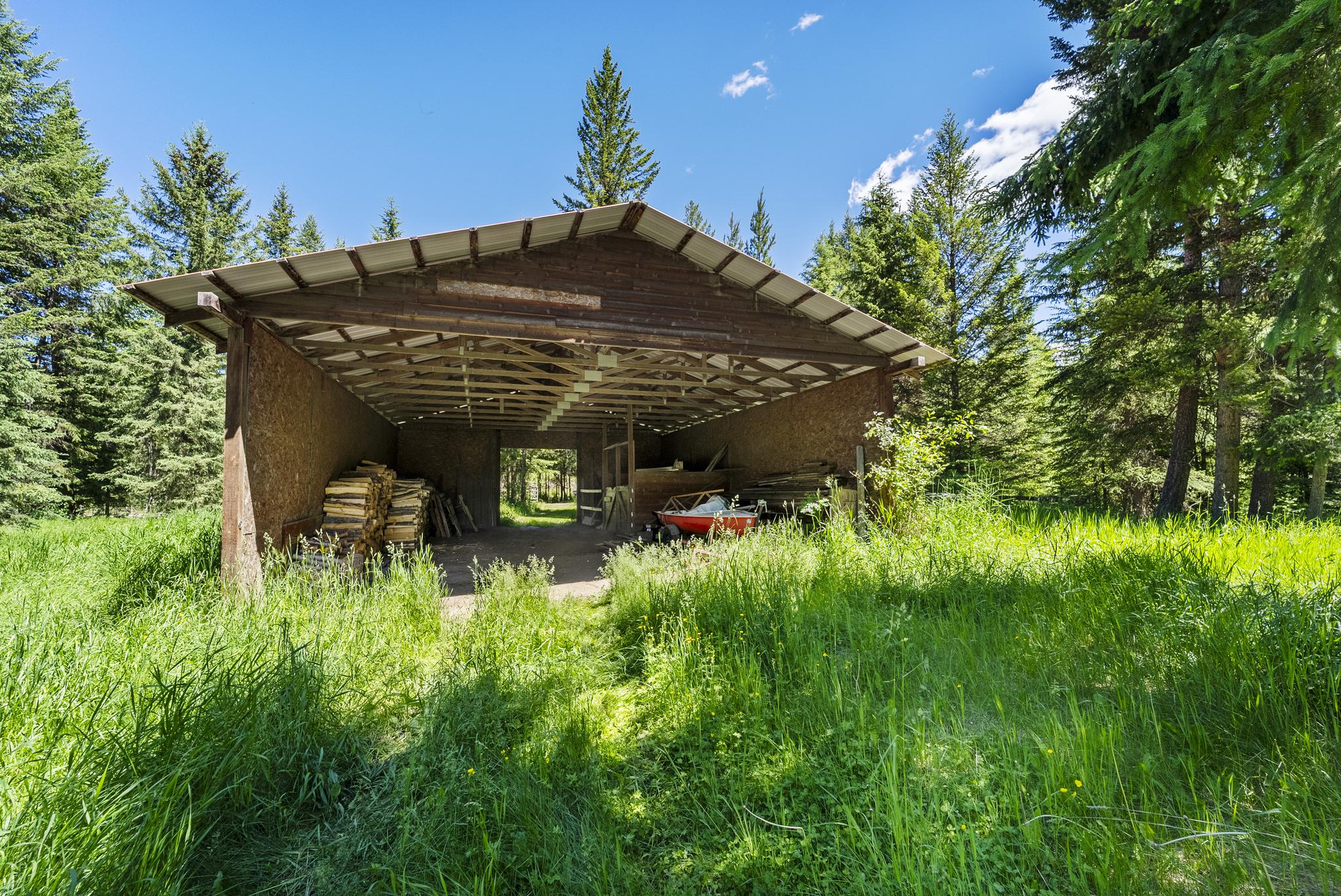 Horse - Barn