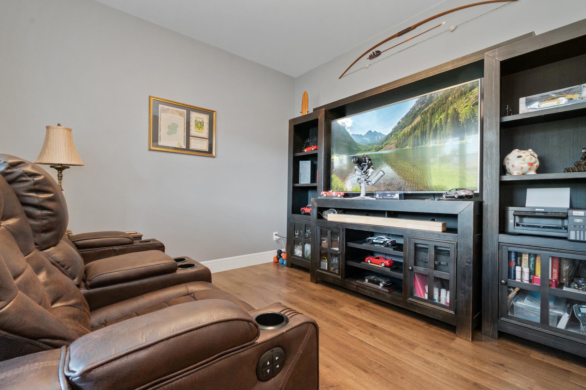 DEN/ Office / Bedroom