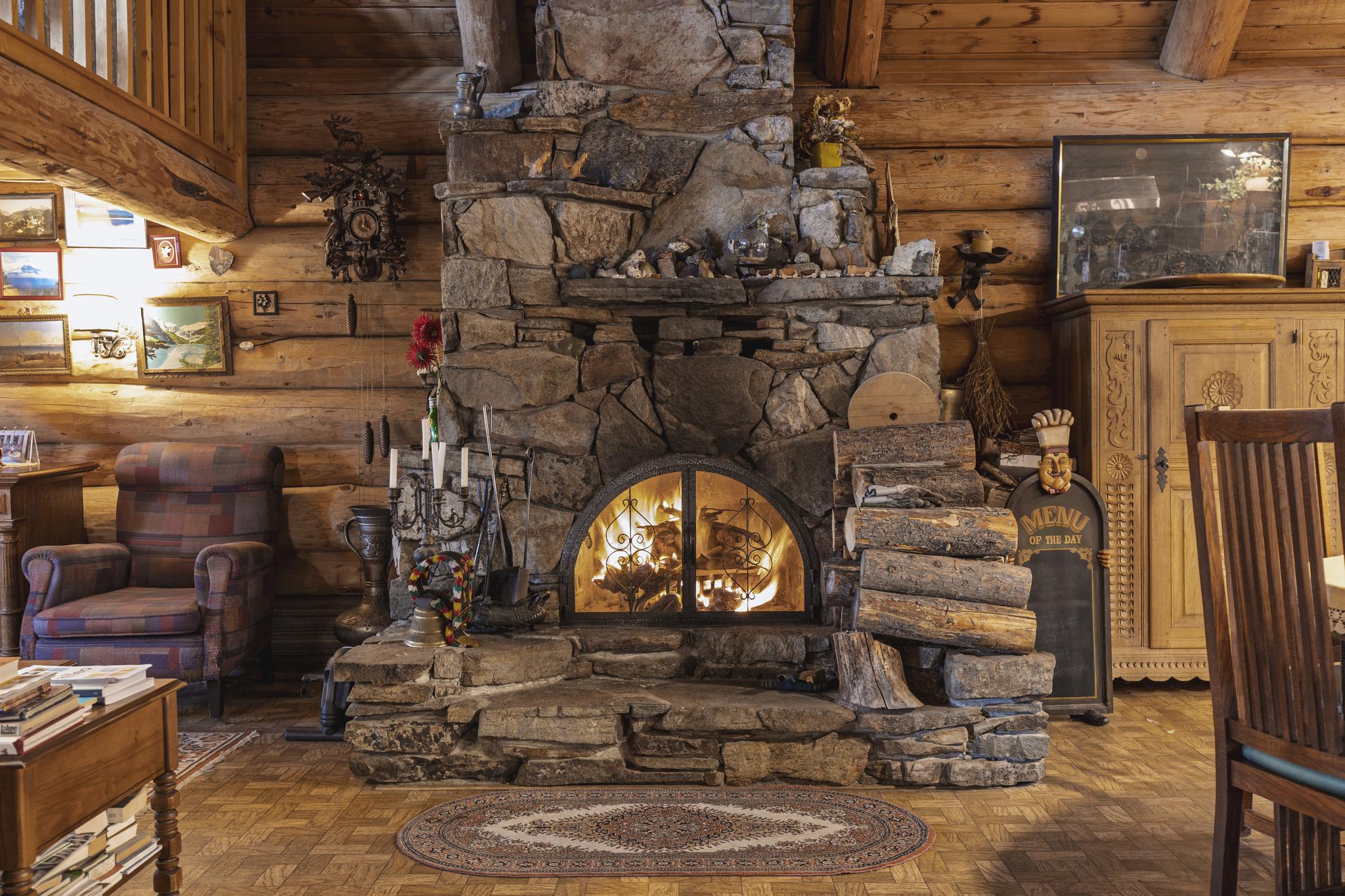 Lodge Inside 