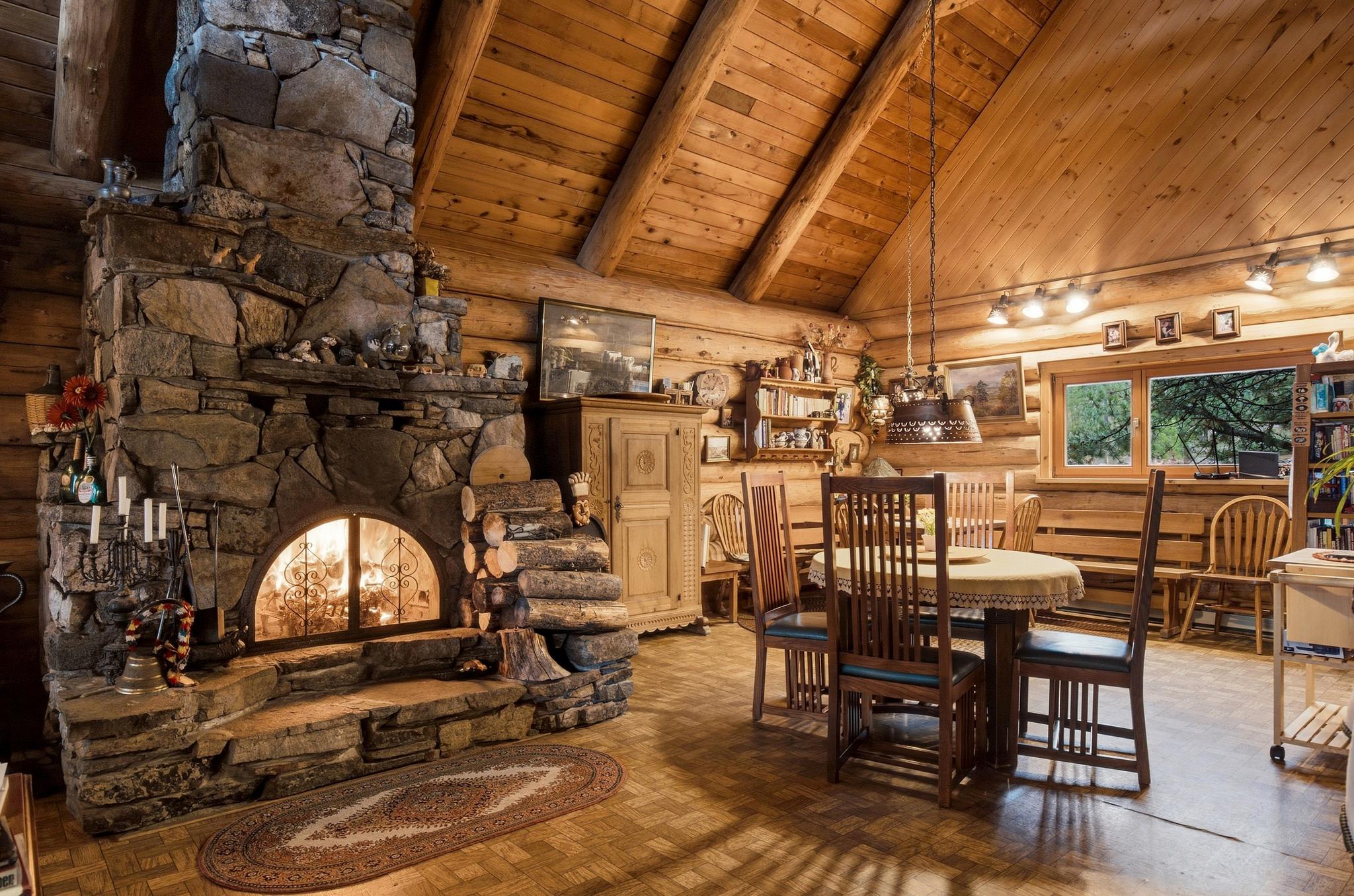 Lodge Inside 