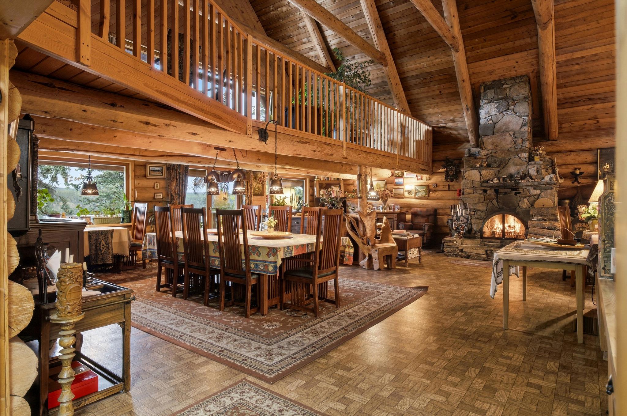 Lodge Inside 