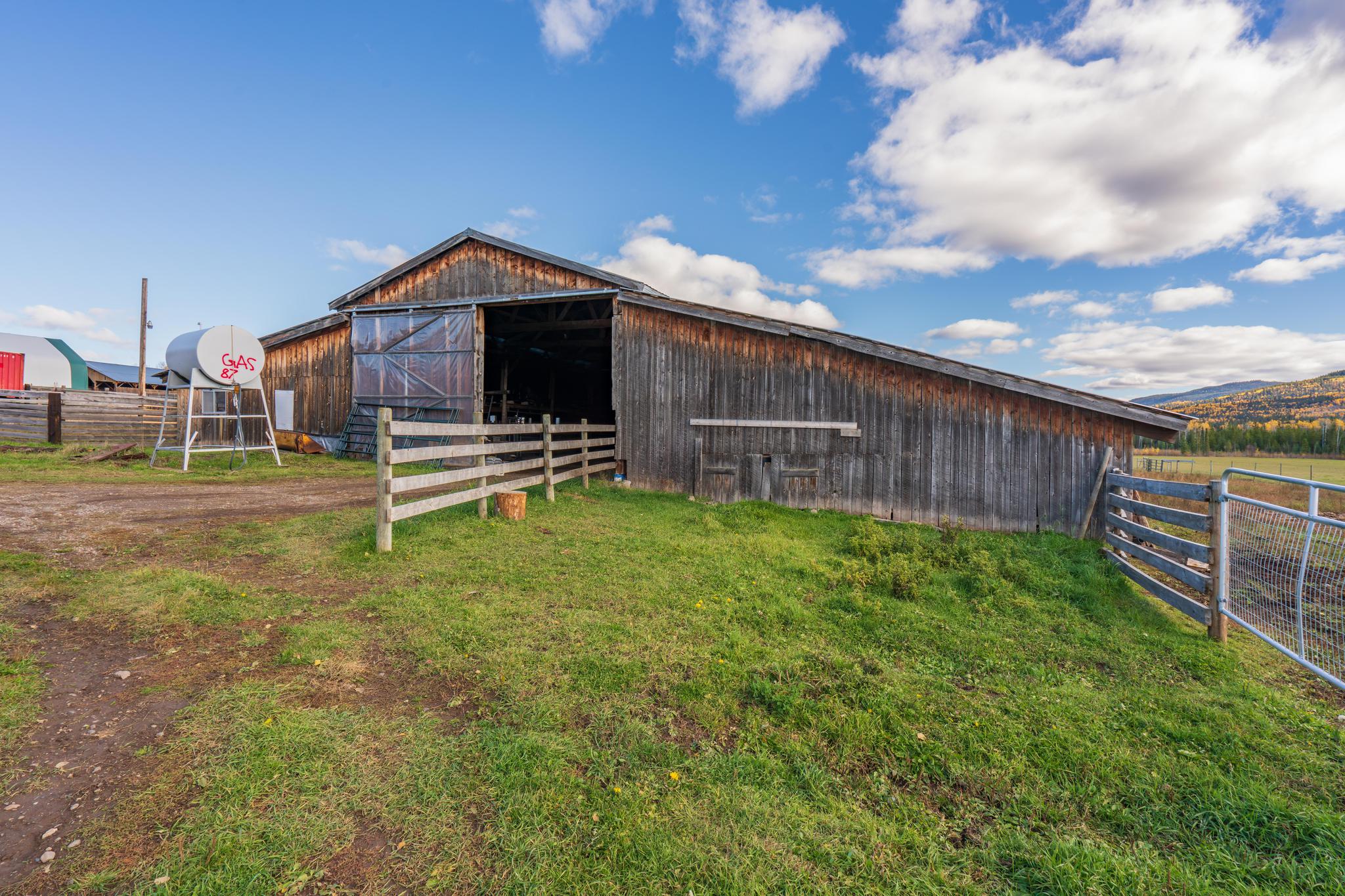 Ranch /Buildings / Infrastructure