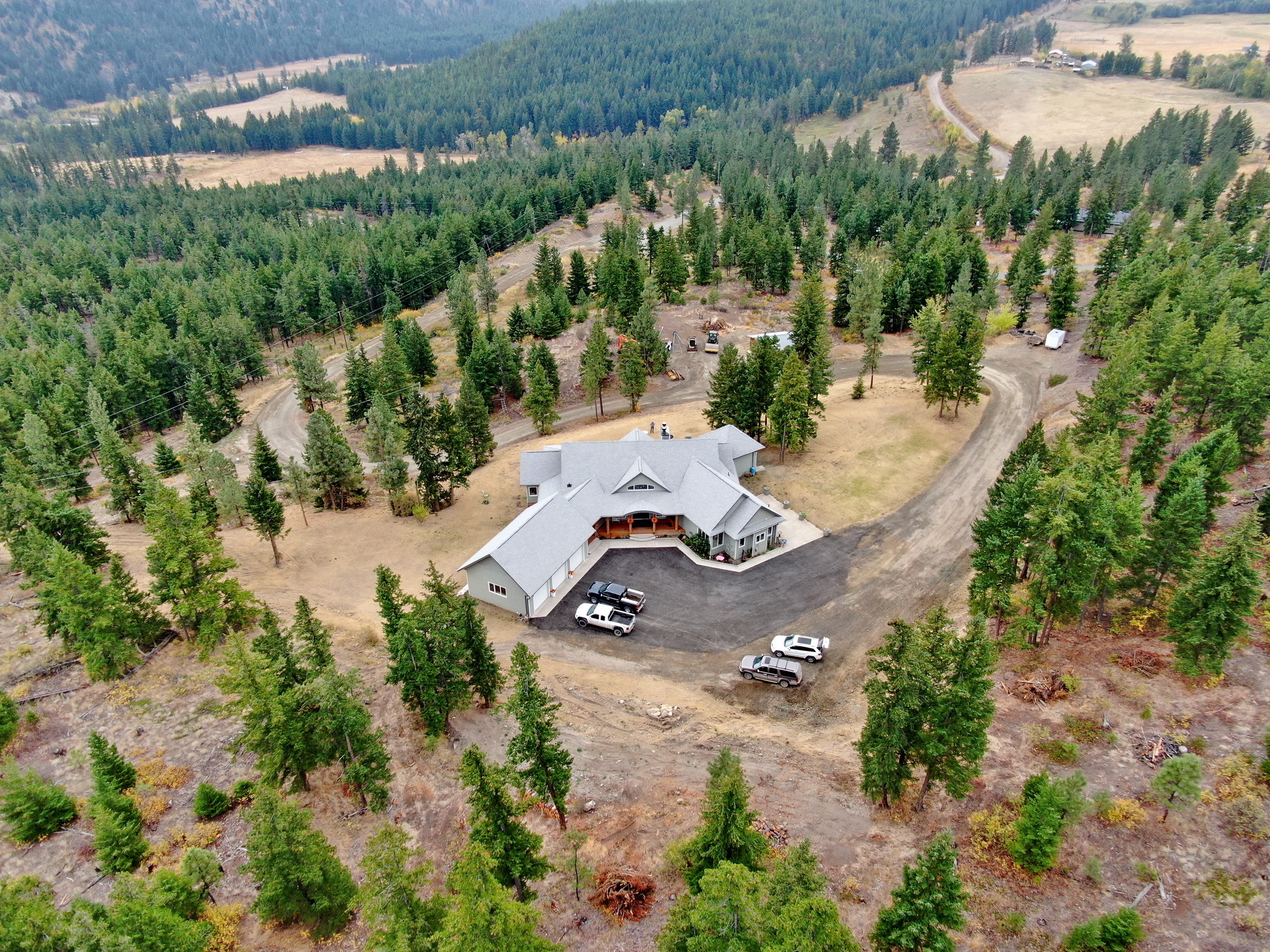 Elegant Estate, occupying the Sunshine Valley ,20 Acre located 15 km