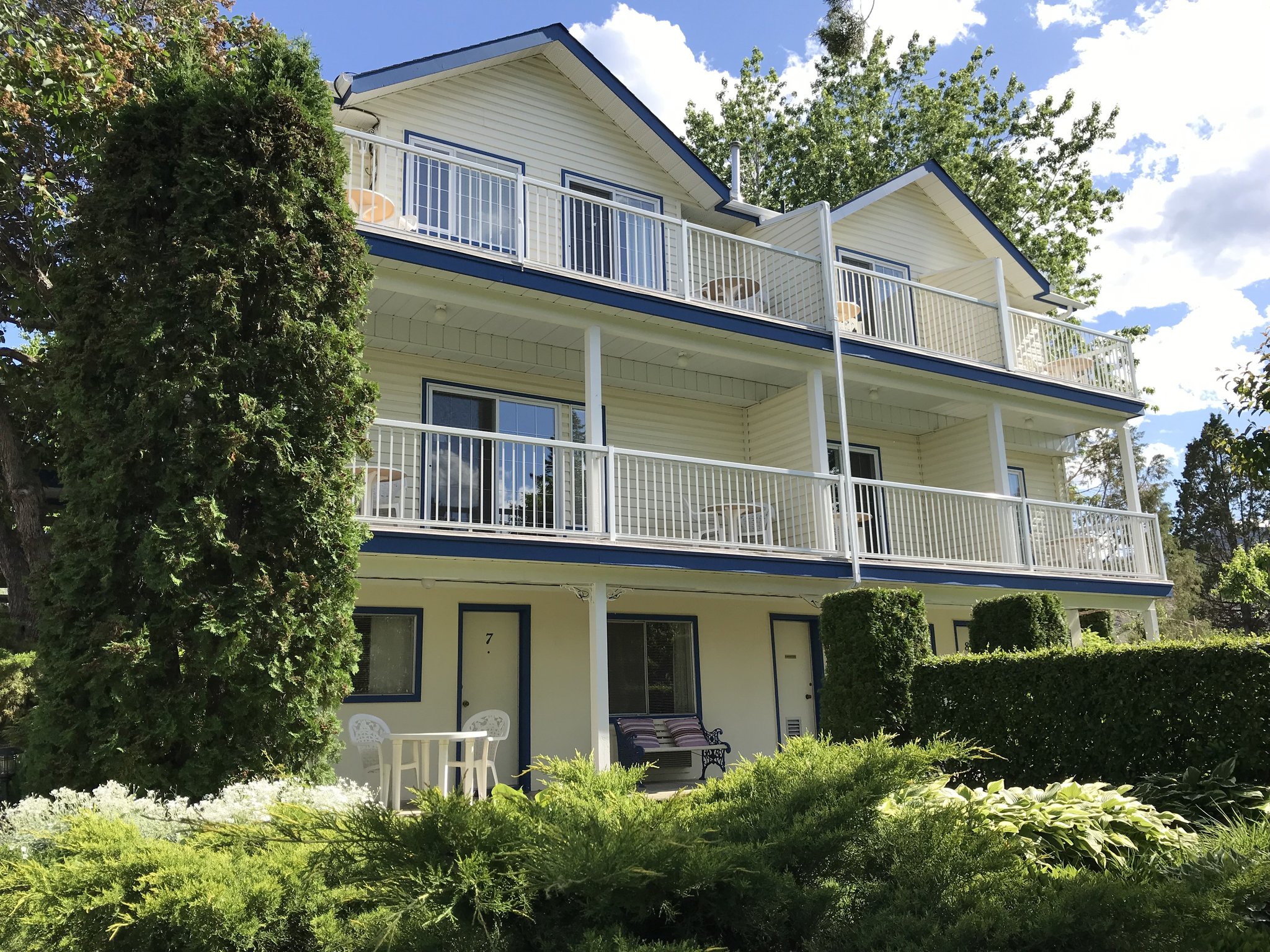 The Lakeside Country Inn at Lakeshore of Kamloops Lake, Kamloops Area