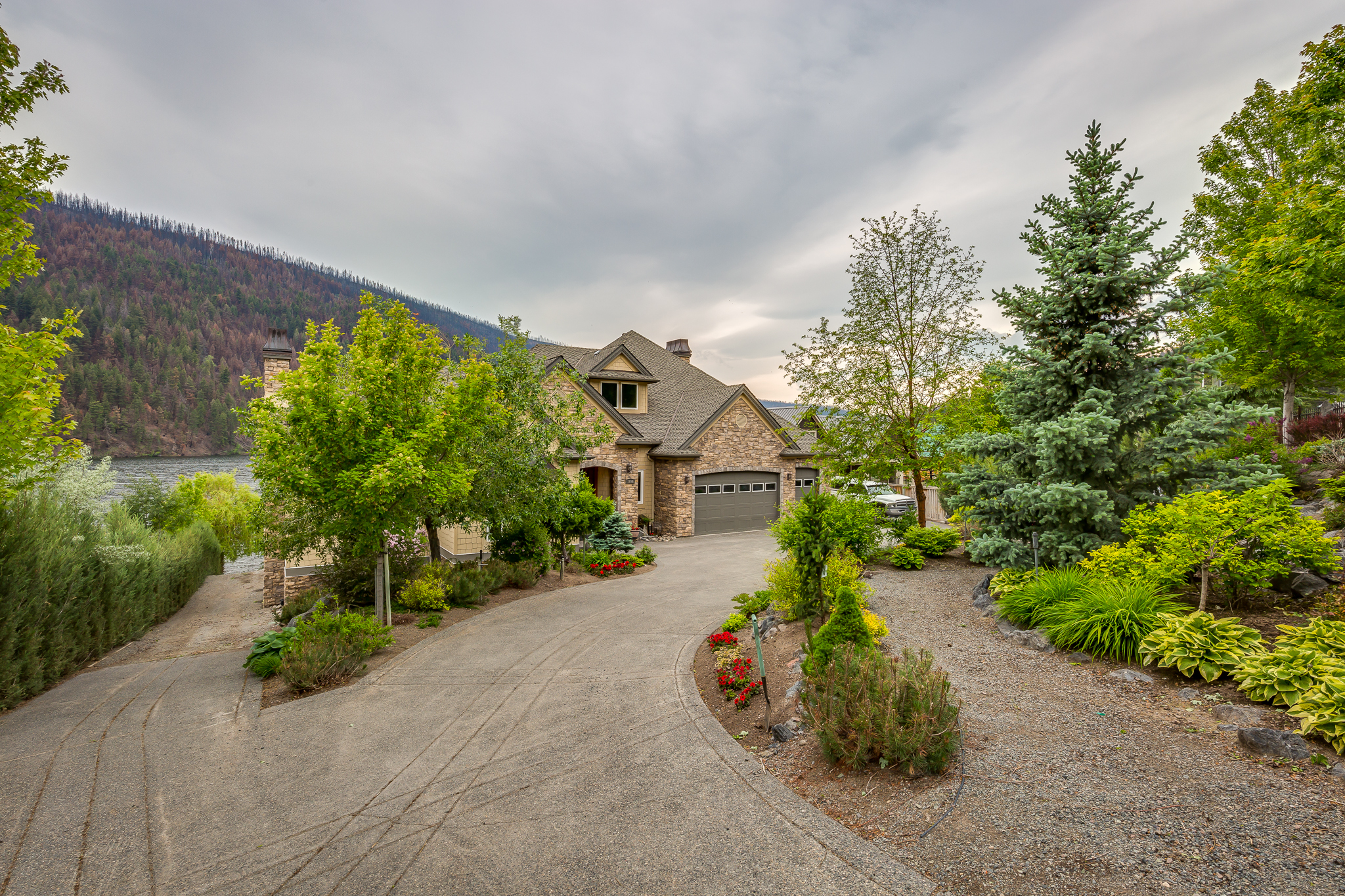 Trophy House on Loon Lake, Cache Creek