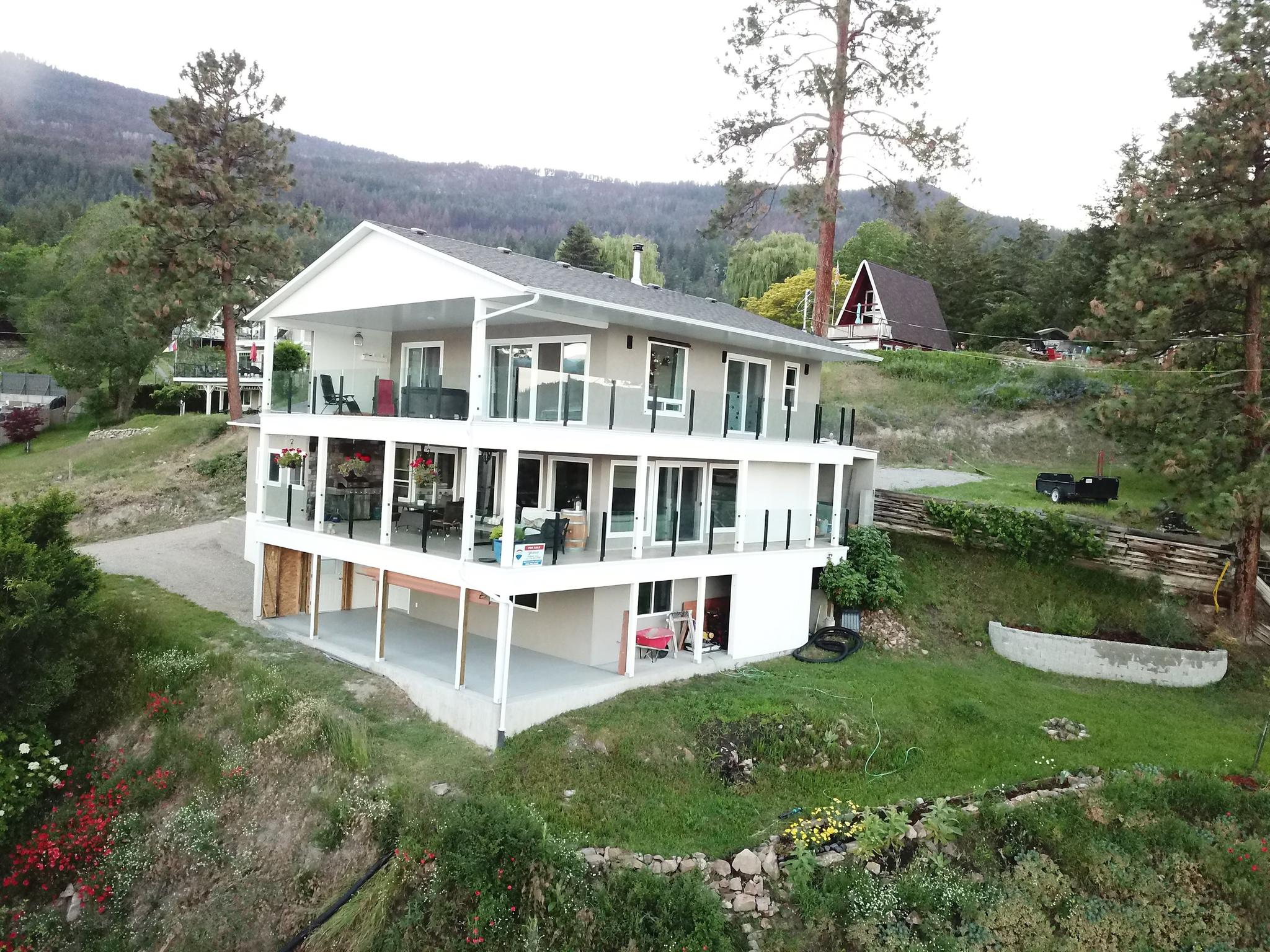 Custom Built Home overlooking Okanagan Lake 9384 Hodges Rd, Vernon