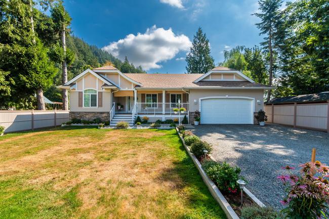 Mountain-View Rancher Home in Agassiz , British Columbia V0M 1A0