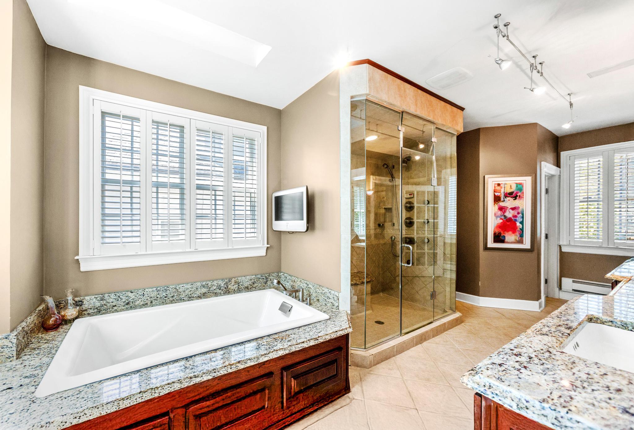 Main Level - Primary Bathroom