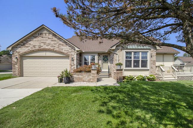 43564 Riverbend Drive N, MI 48038