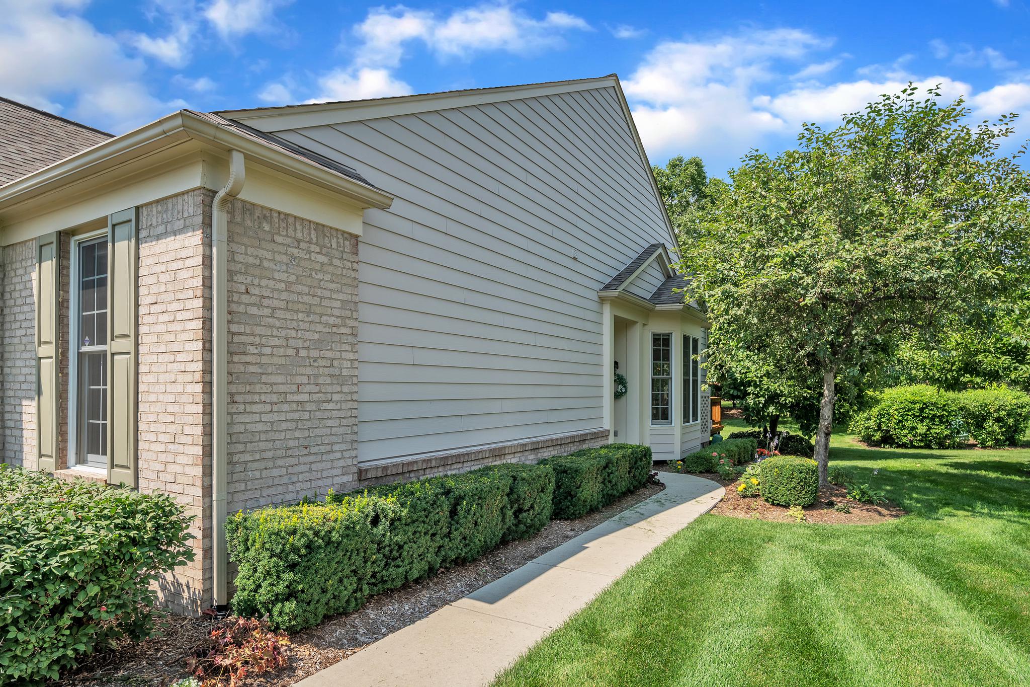 39462 Champion Ct Country Club Village Northville Ranch End Unit Condo