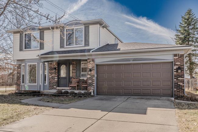 1084 Kings Court, MI 48188