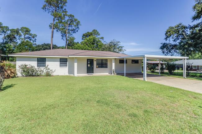 129 Quarles Street, MS 39560