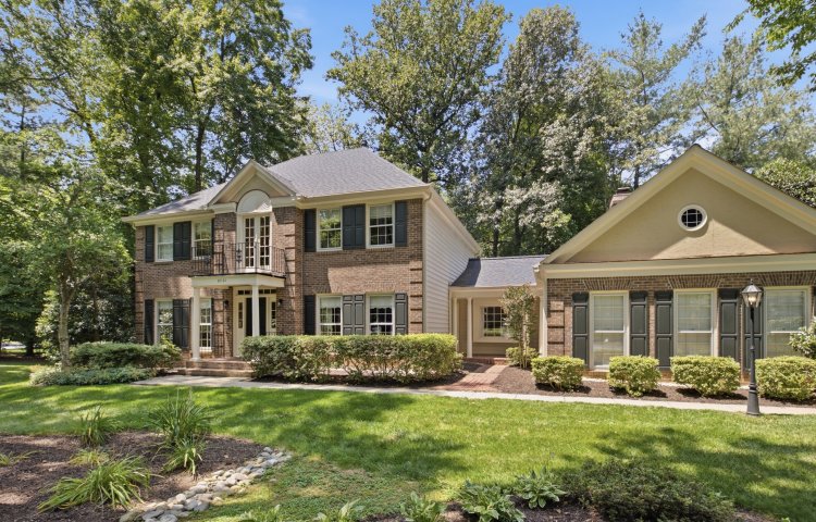 9721 S Park Circle<br>Fairfax Station, VA 22039