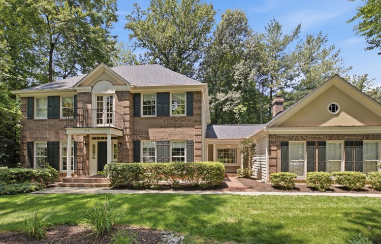 9721 S Park Circle <br> Fairfax Station, VA 22039