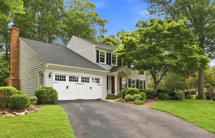 9525 Oak Stream Court<br> Fairfax Station, VA 22039
