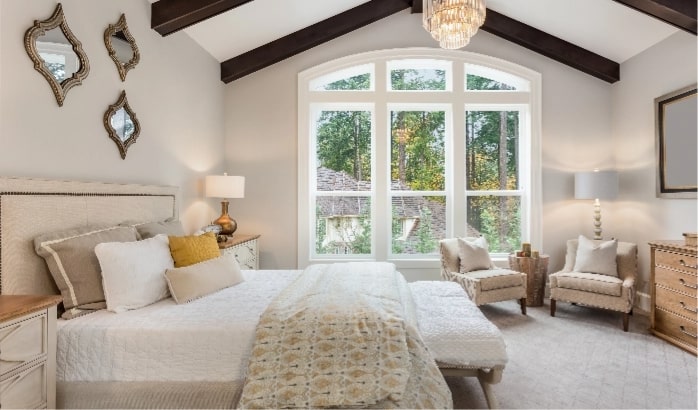 A beautful beige bedroom