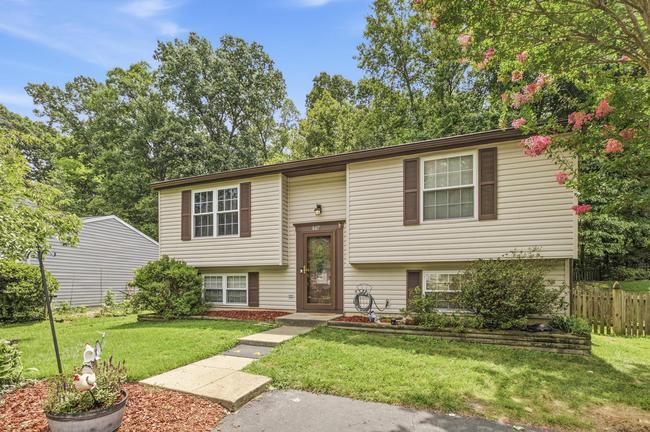 8417 Great Lake Ln, VA 22153