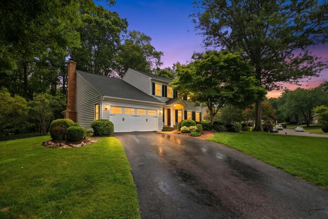 9525 Oak Stream Ct, VA 22039